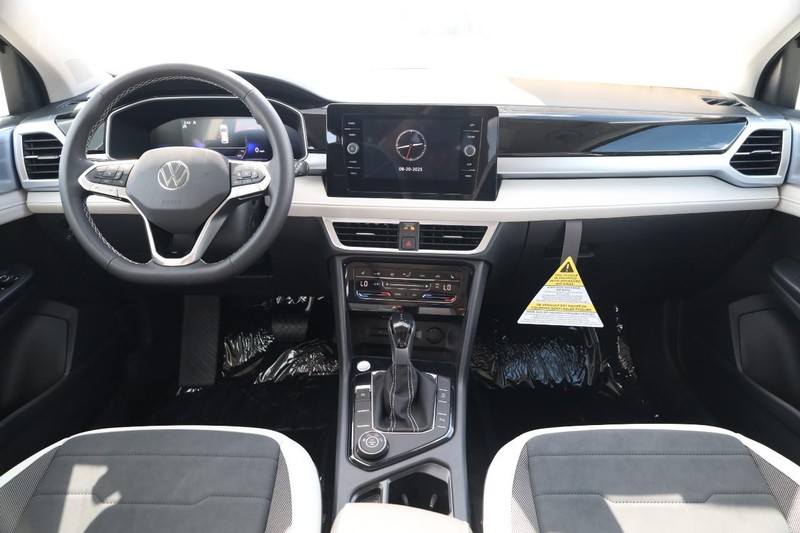 Volkswagen Taos Vehicle Image 24