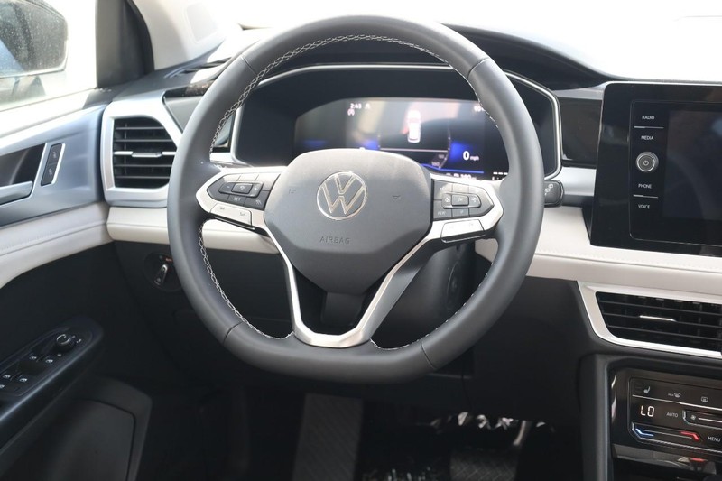 Volkswagen Taos Vehicle Image 25