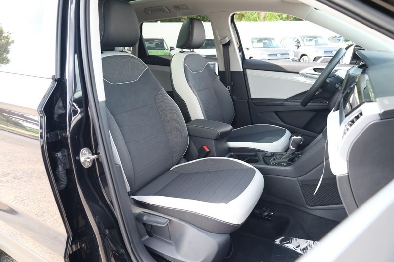 Volkswagen Taos Vehicle Image 26