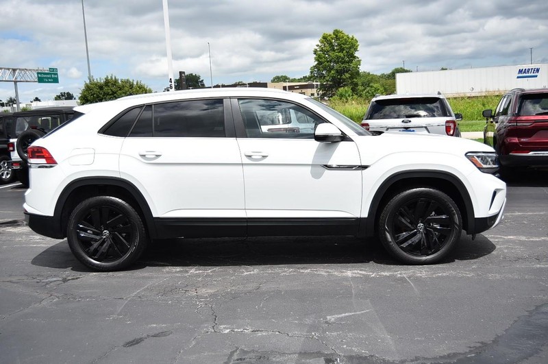 Volkswagen Atlas Cross Sport Vehicle Image 05