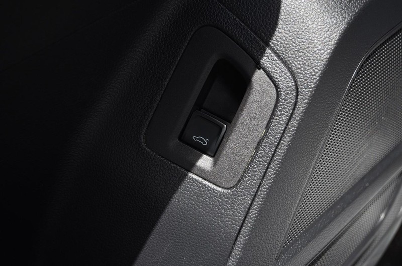 Volkswagen Atlas Cross Sport Vehicle Image 09