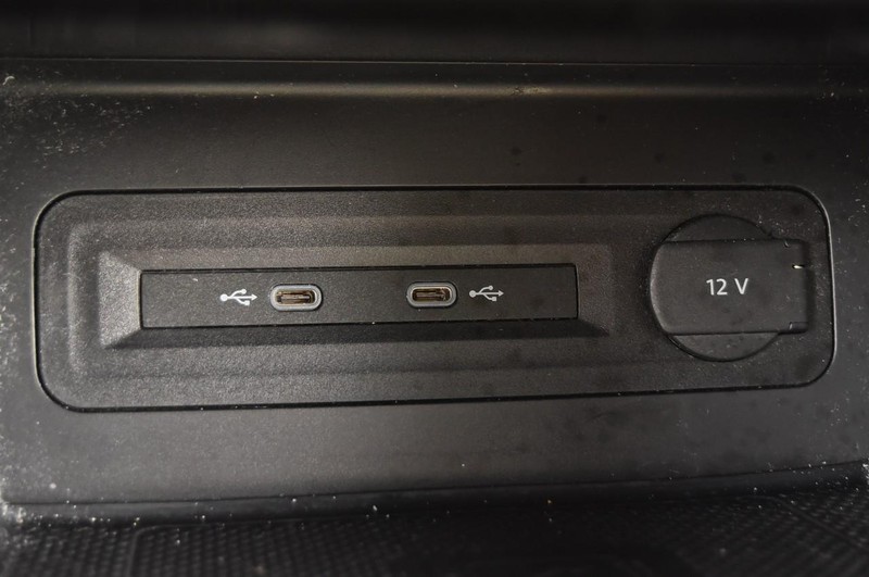 Volkswagen Atlas Cross Sport Vehicle Image 16