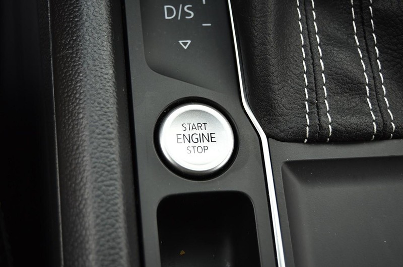 Volkswagen Atlas Cross Sport Vehicle Image 17