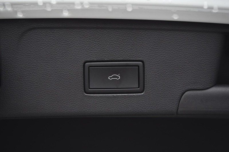 Volkswagen Atlas Cross Sport Vehicle Image 25