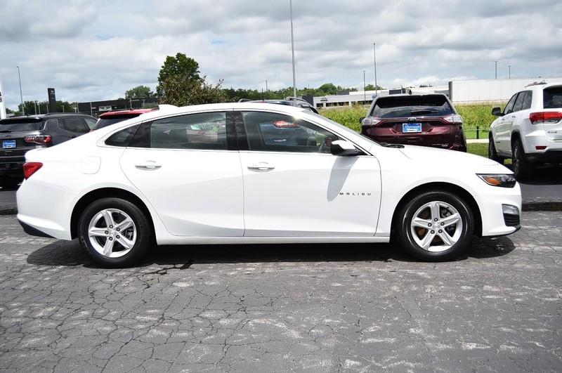 Chevrolet Malibu Vehicle Image 05