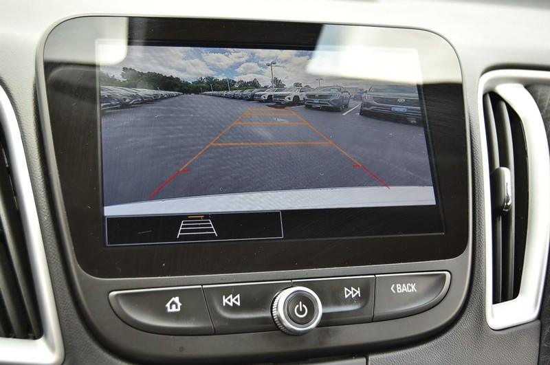 Chevrolet Malibu Vehicle Image 11