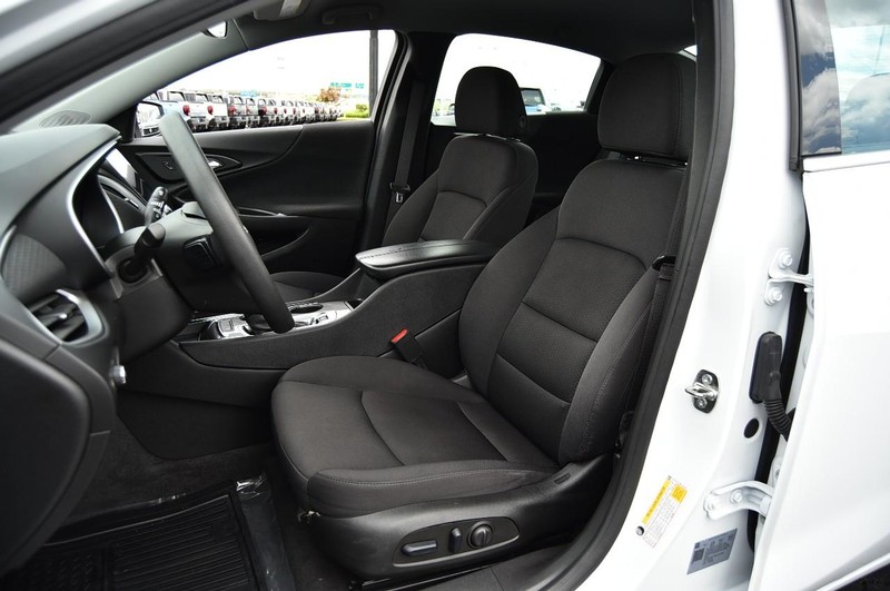 Chevrolet Malibu Vehicle Image 17