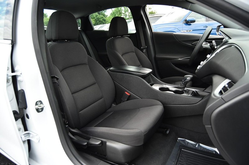 Chevrolet Malibu Vehicle Image 18
