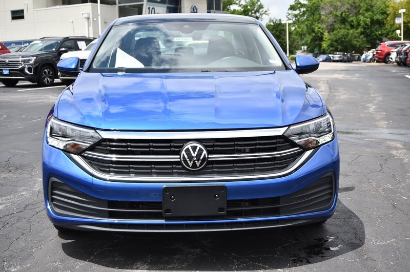 Volkswagen Jetta Vehicle Image 04