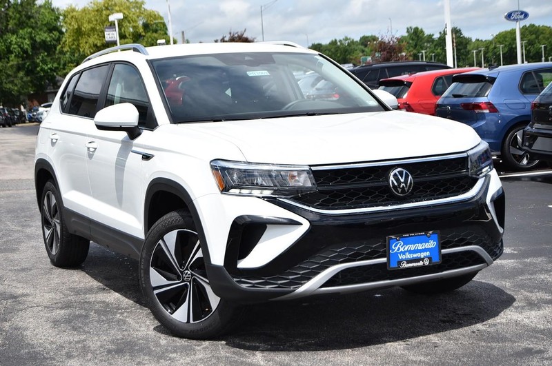 Volkswagen Taos Vehicle Image 02