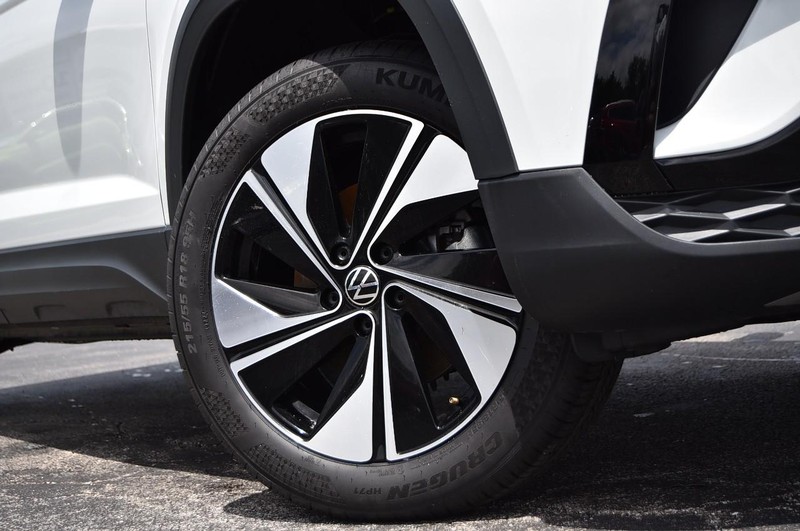 Volkswagen Taos Vehicle Image 03
