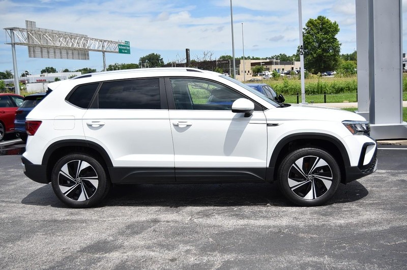 Volkswagen Taos Vehicle Image 05