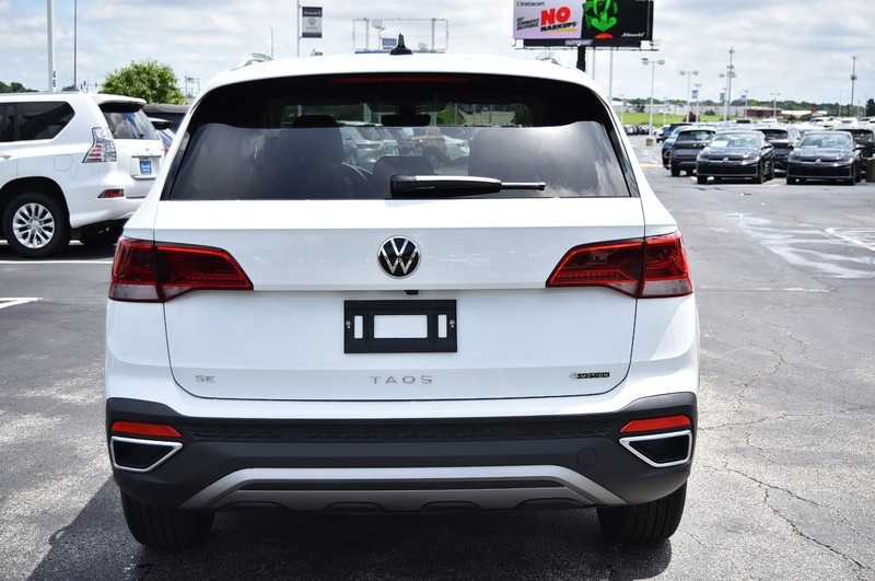 Volkswagen Taos Vehicle Image 06