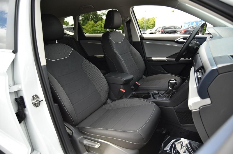 Volkswagen Taos Vehicle Image 21