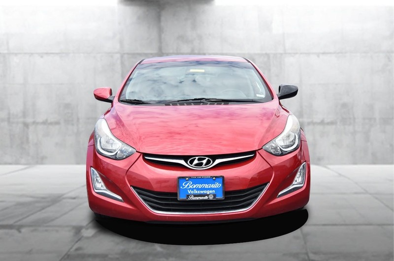 Hyundai Elantra Vehicle Image 04