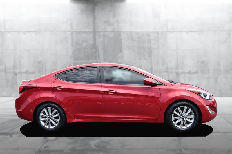 Hyundai Elantra Vehicle Image 05