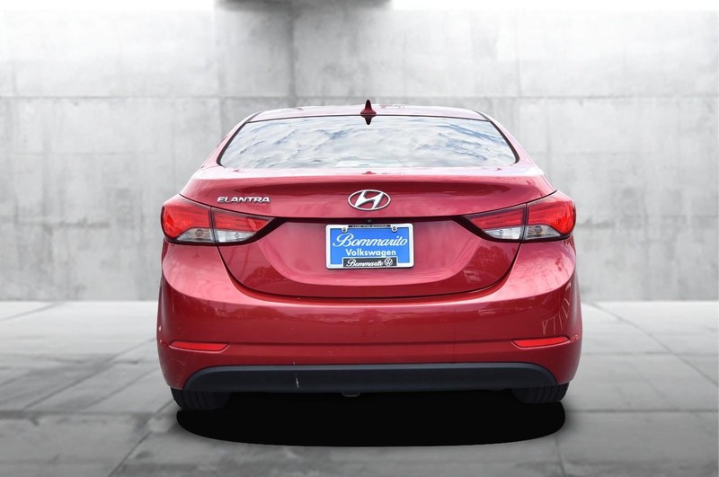 Hyundai Elantra Vehicle Image 06