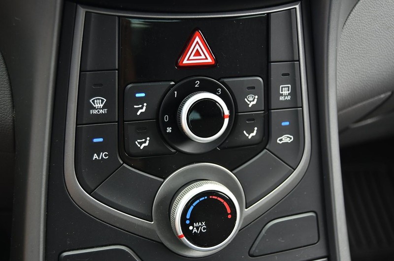 Hyundai Elantra Vehicle Image 13