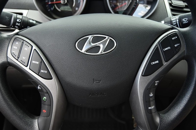 Hyundai Elantra Vehicle Image 14