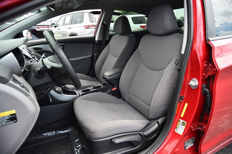 Hyundai Elantra Vehicle Image 15