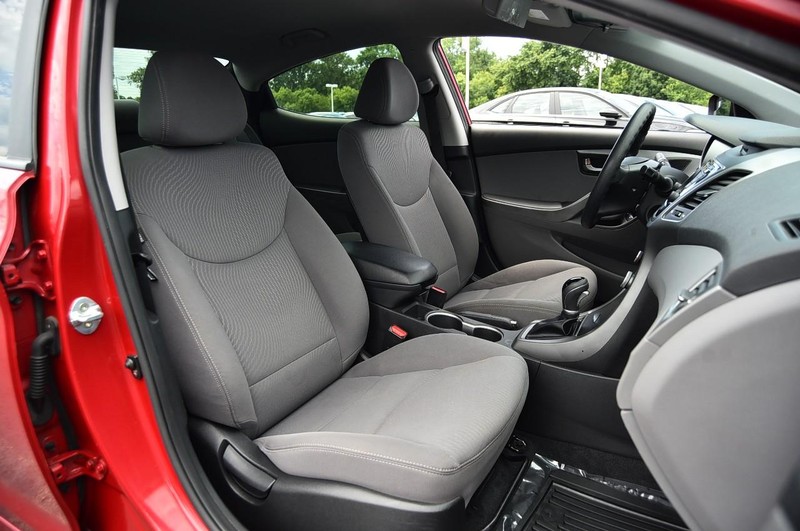 Hyundai Elantra Vehicle Image 16