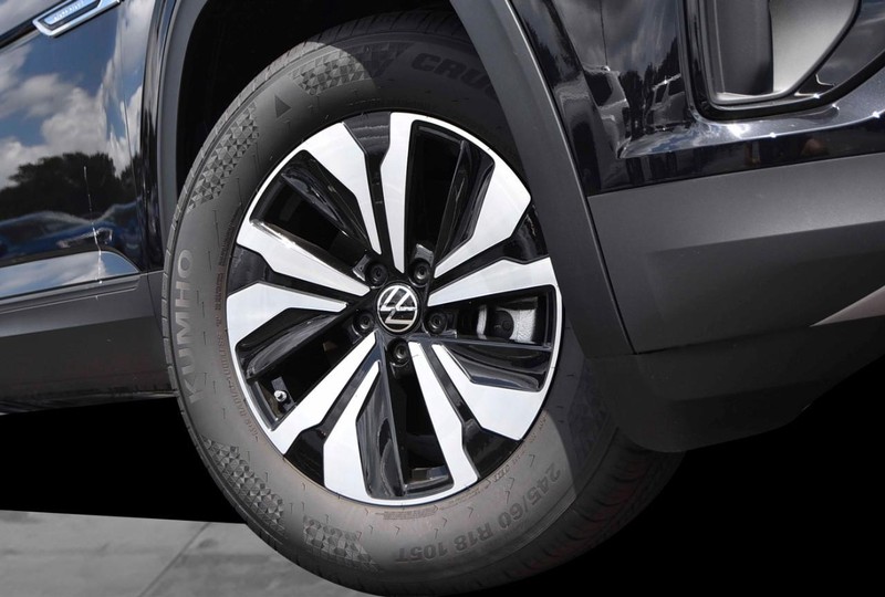 Volkswagen Atlas Cross Sport Vehicle Image 03
