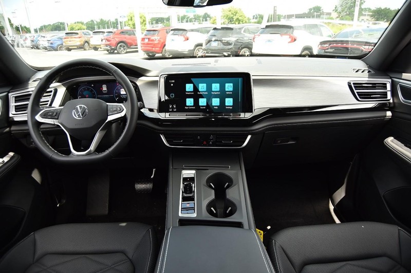 Volkswagen Atlas Cross Sport Vehicle Image 07