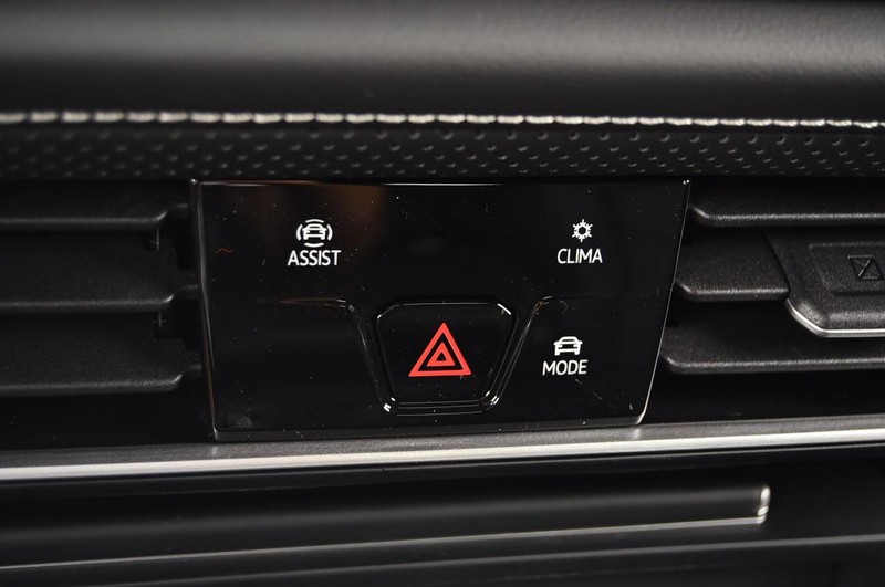 Volkswagen Atlas Cross Sport Vehicle Image 14