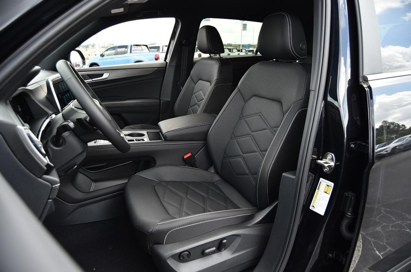 Volkswagen Atlas Cross Sport Vehicle Image 18