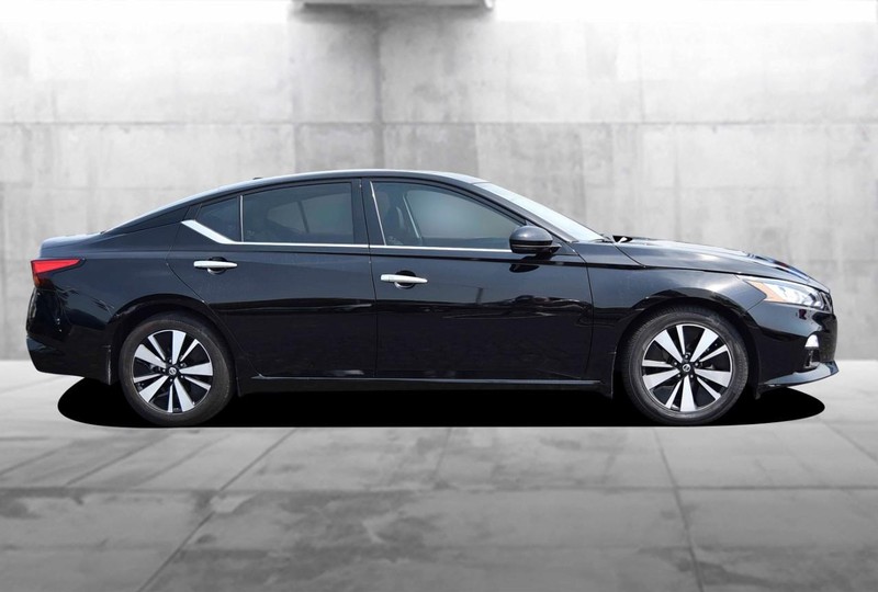 Nissan Altima Vehicle Image 05