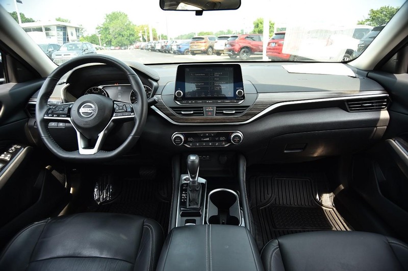 Nissan Altima Vehicle Image 07