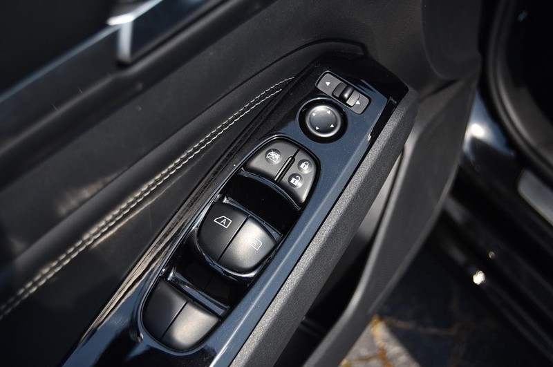 Nissan Altima Vehicle Image 08