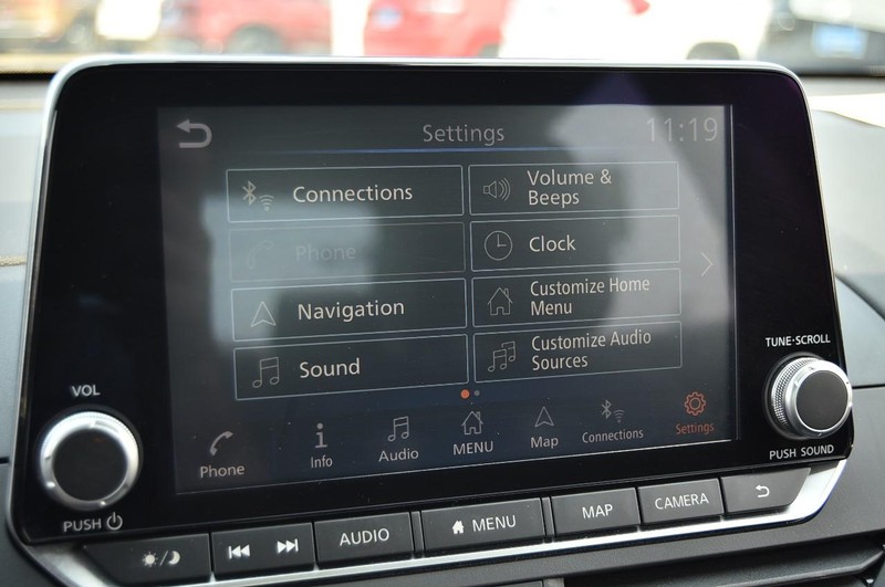 Nissan Altima Vehicle Image 13