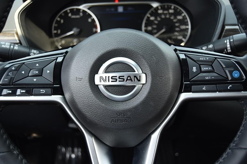 Nissan Altima Vehicle Image 17