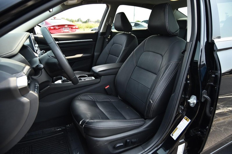Nissan Altima Vehicle Image 18