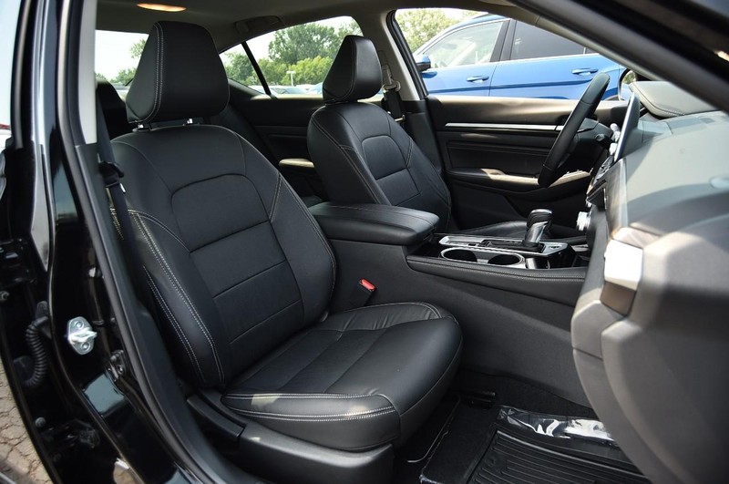 Nissan Altima Vehicle Image 19