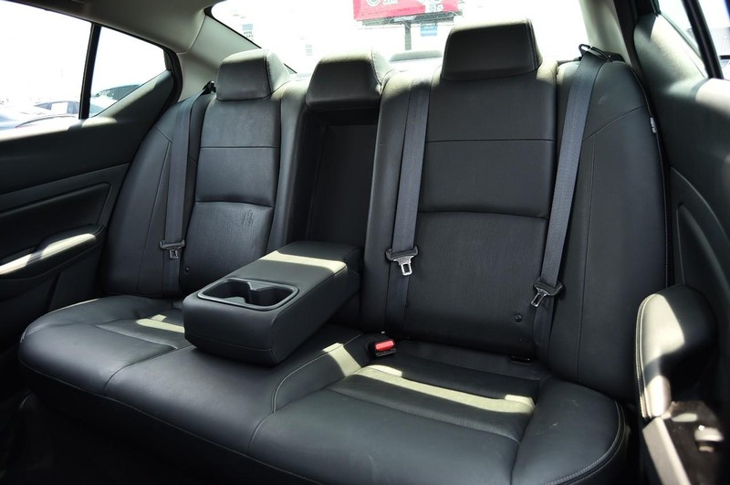 Nissan Altima Vehicle Image 21
