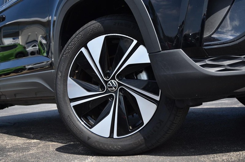 Volkswagen Taos Vehicle Image 03