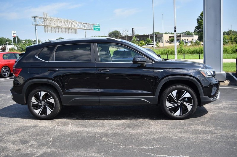 Volkswagen Taos Vehicle Image 05