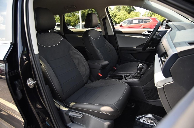 Volkswagen Taos Vehicle Image 20