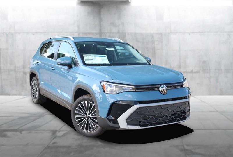 Volkswagen Taos Vehicle Image 02