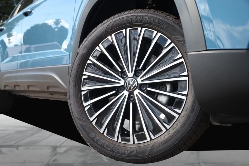 Volkswagen Taos Vehicle Image 03