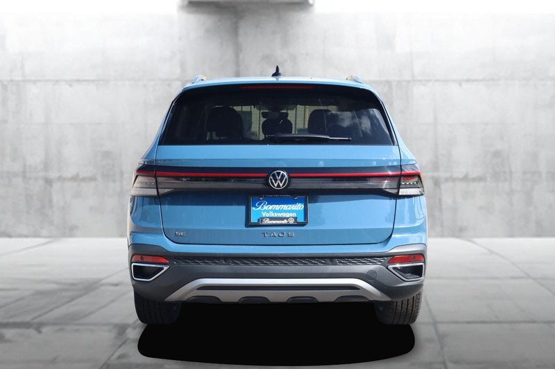 Volkswagen Taos Vehicle Image 06
