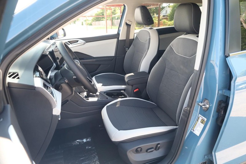 Volkswagen Taos Vehicle Image 08