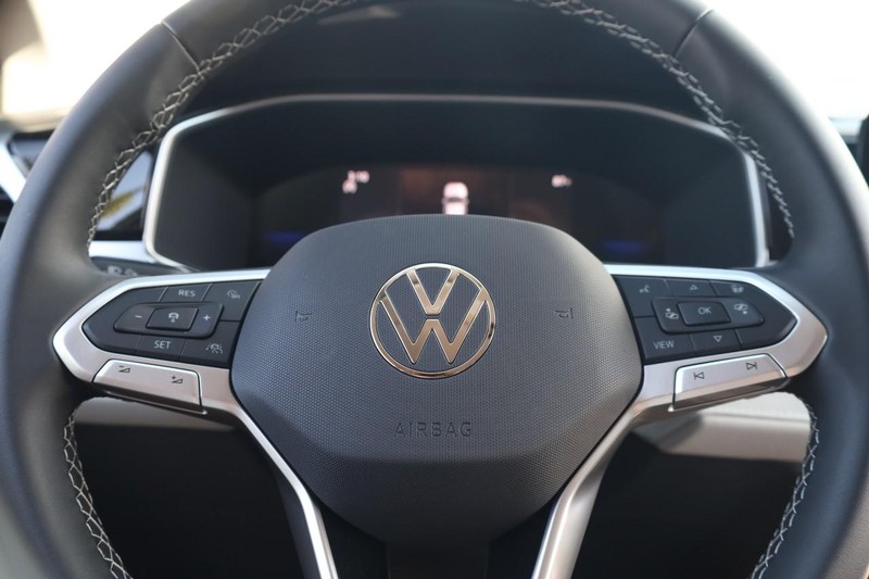 Volkswagen Taos Vehicle Image 09