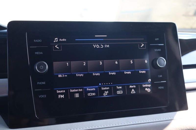 Volkswagen Taos Vehicle Image 11
