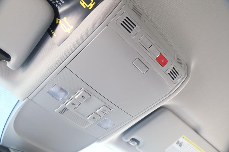Volkswagen Taos Vehicle Image 16
