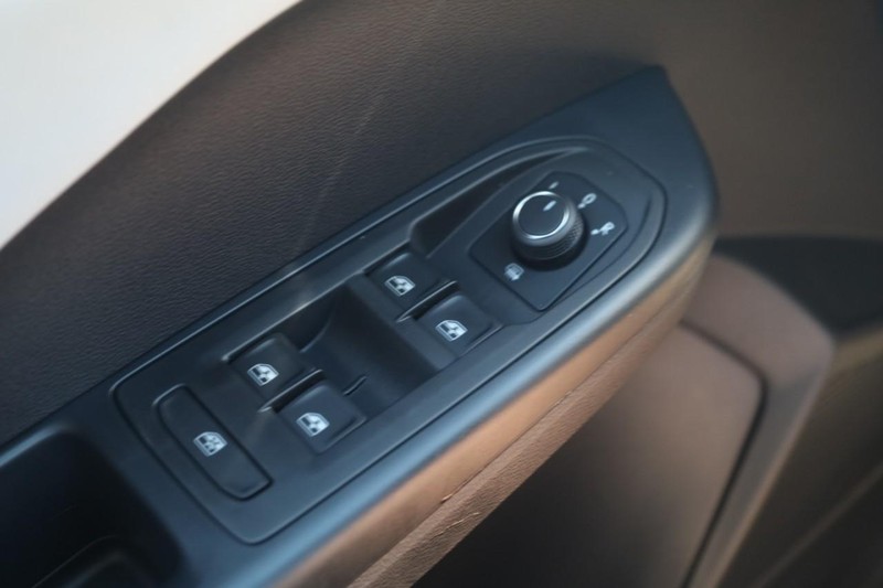 Volkswagen Taos Vehicle Image 17