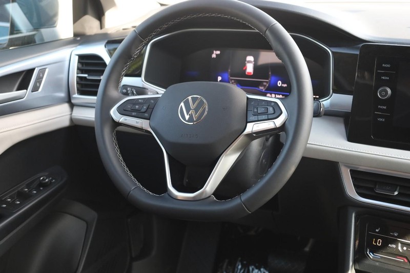 Volkswagen Taos Vehicle Image 22