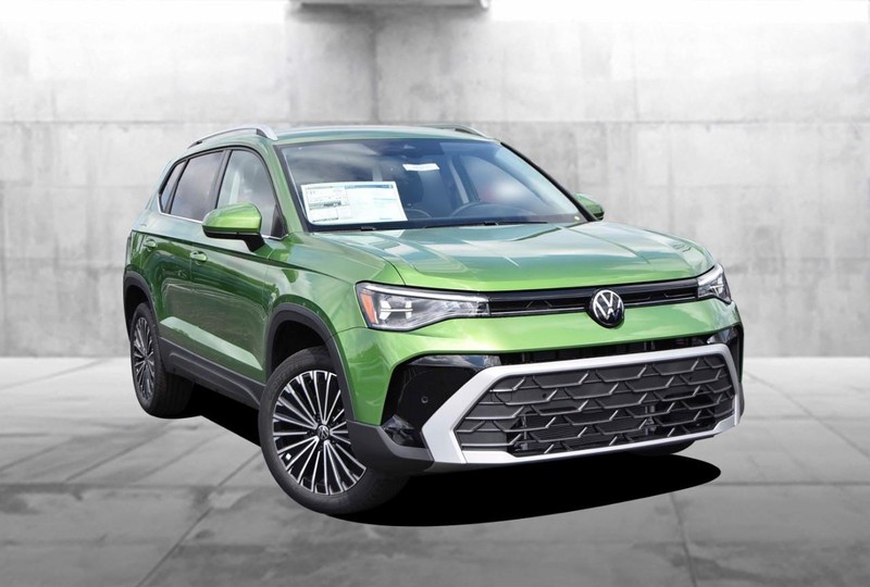 Volkswagen Taos Vehicle Image 02